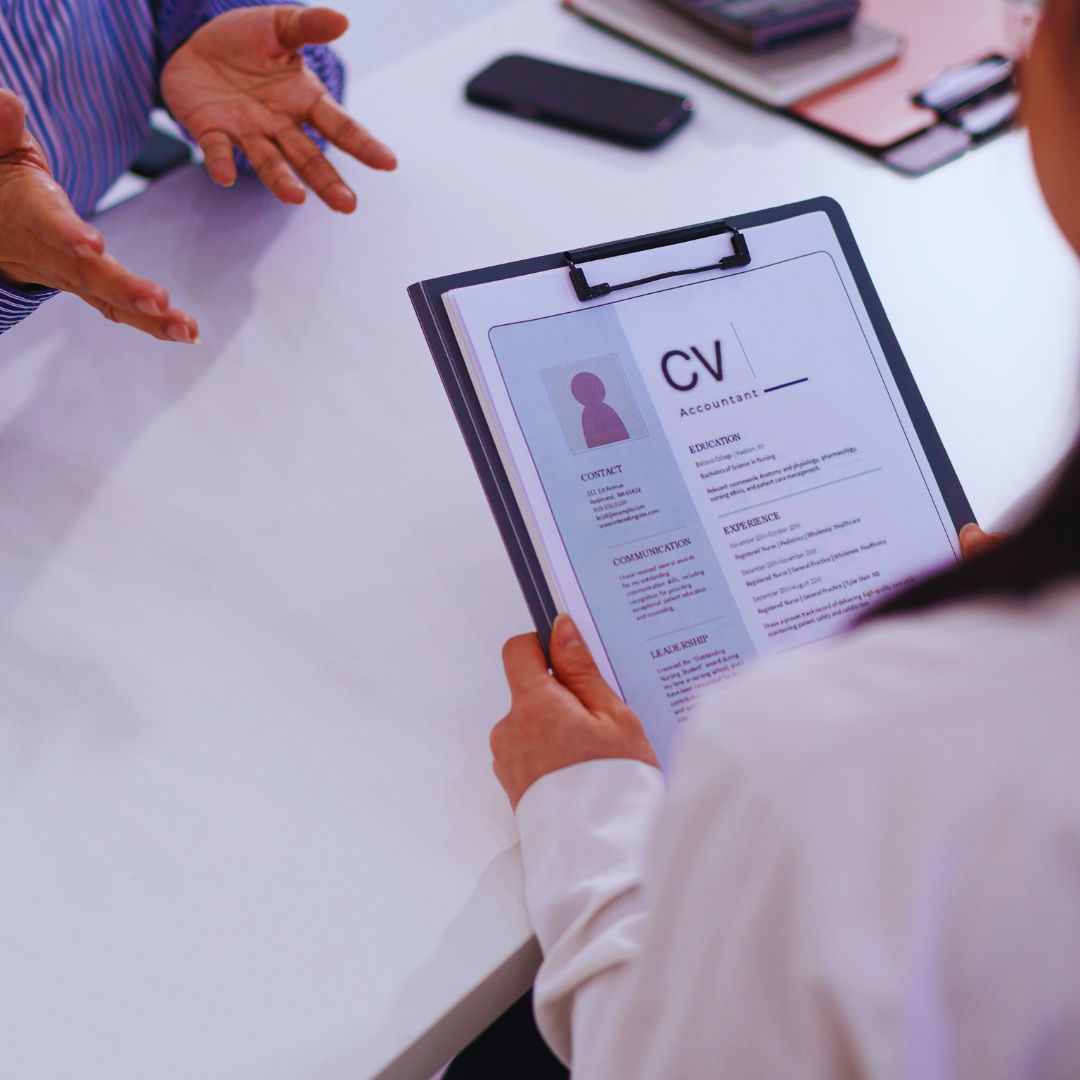 חיפוש עובדים עם חברות השמה – איך להפחית חרדה ולהחזיר שליטה לתהליך הגיוס