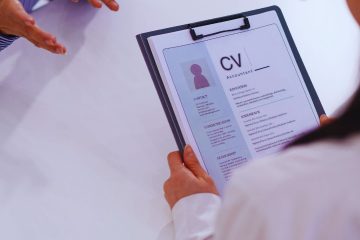 חיפוש עובדים עם חברות השמה – הפתרון שמפחית את החרדה ומחזיר שליטה לבעלי עסקים